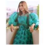 Mansha Pasha Instagram - Yay to films finally releasing and cinemas opening again! My films trailer was launched yesterday and it was an amazing feeling to finally be able to see it in cinemas! Wore this beautiful outfit @museluxe jewels @allurebymht PC @adil_khan28