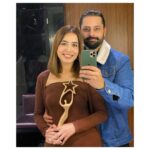 Mansha Pasha Instagram - IPPA’s Style Icon for the year peeps! Super happy to have won this award with him by my side ! Special shout-out to my team - you know who you are! Thank you 😘
