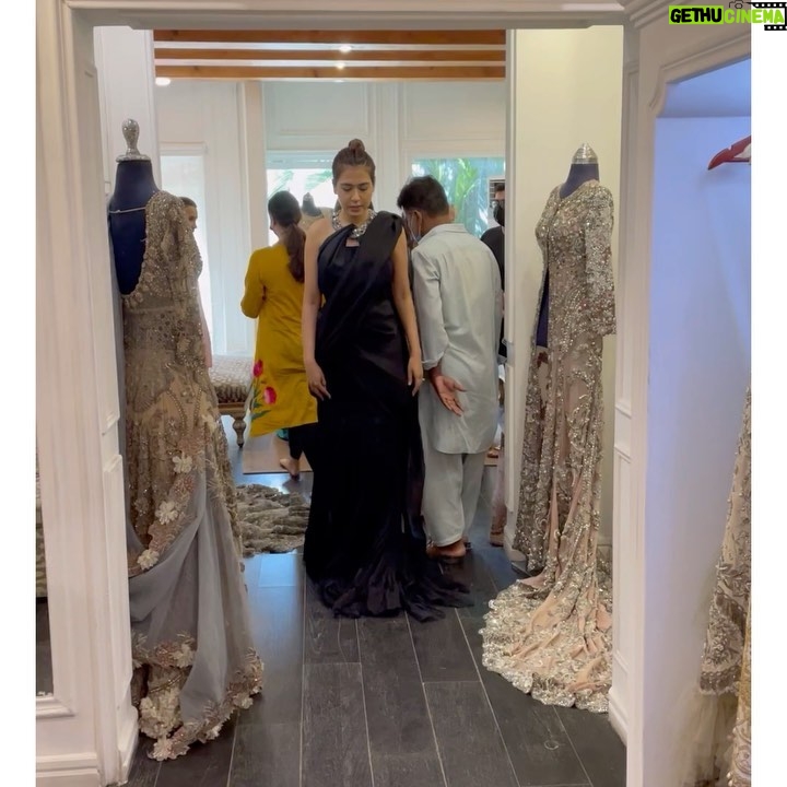 Mansha Pasha Instagram - The trial process for outfits is long and strenuous but its always made easier by designers committed to perfection and a team ready to hold your hand till you get there! Thanks guys! @sanasafinazofficial @mavikayanistylist @nimraa.malik