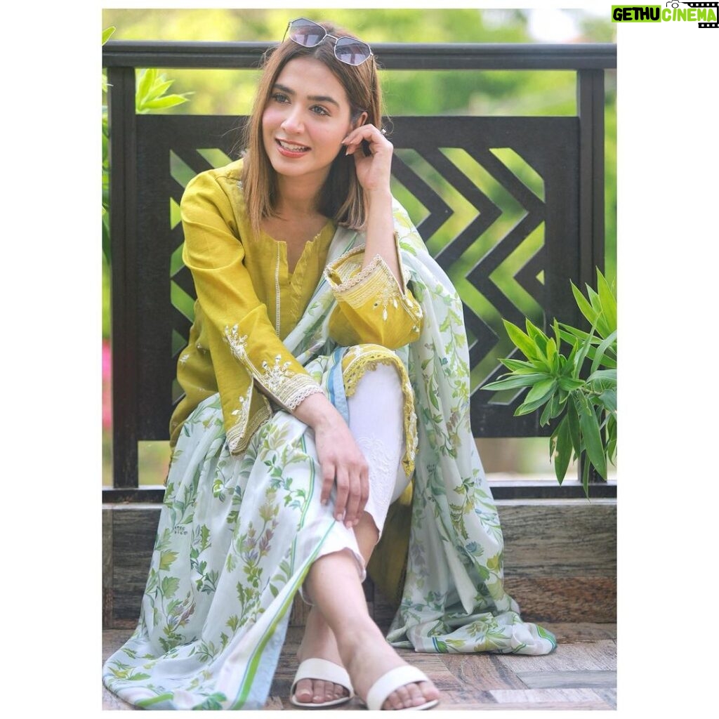 Mansha Pasha Instagram - Aur sunao… Outfit @dhanak.official Shoes @speed.online @charleskeithofficial