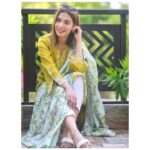 Mansha Pasha Instagram - Aur sunao… Outfit @dhanak.official Shoes @speed.online @charleskeithofficial
