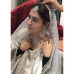 Mansha Pasha Instagram - Came across this video of me trying jewellery to go with my outfit for the nikkah, while i was clearing out my phone. What a wonderful time i had with @sananver @sherezadjewellery looking after me on my special day 😘♥️ Thank you once again. You guys are amazing 🥰