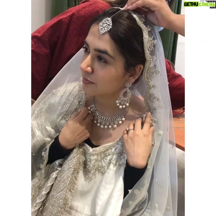Mansha Pasha Instagram - Came across this video of me trying jewellery to go with my outfit for the nikkah, while i was clearing out my phone. What a wonderful time i had with @sananver @sherezadjewellery looking after me on my special day 😘♥️ Thank you once again. You guys are amazing 🥰