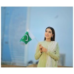 Mansha Pasha Instagram - Azadi Mubarak! Hope Independence Day goes well for everyone! 

@elanofficial @beenishparvez_official @faryabshah @zaira.zevar