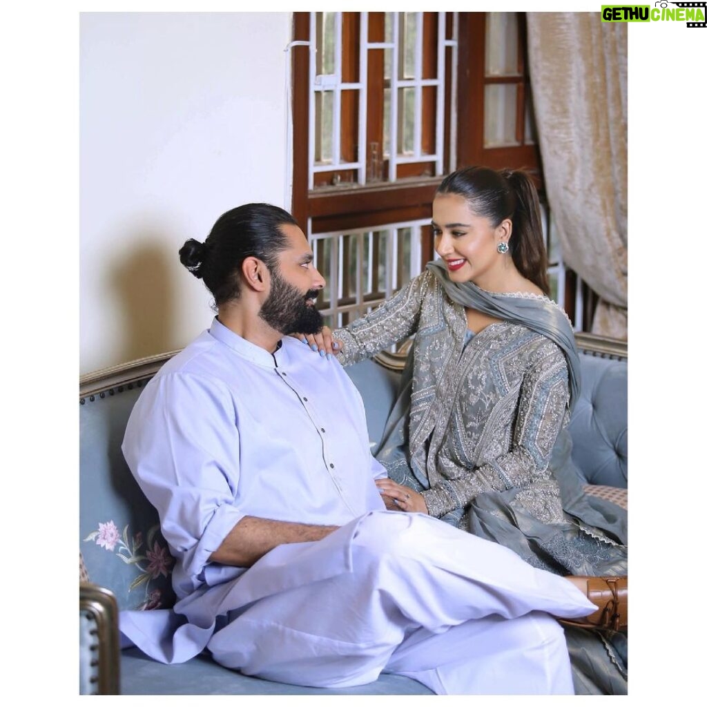 Mansha Pasha Instagram - Our first Eid as a nikkaofied couple 💕 Eid Mubarak everyone 🥰 @hayanehdiyaofficial @sananver @sherezadjewellery @bryan.makeupartist1 @nabila_salon @adil_khan28