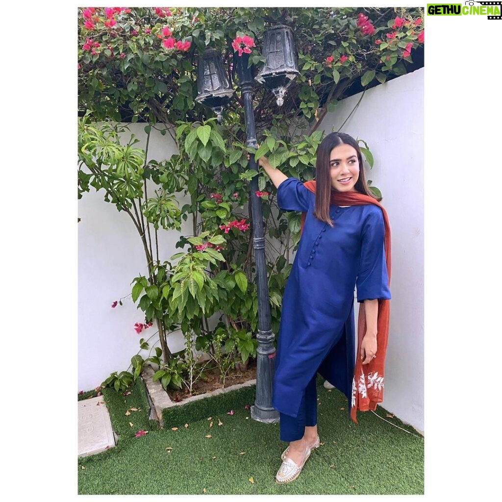 Mansha Pasha Instagram - Was getting some photos taken when I realised…. Outfit @shenbysabeen Shoes @saazbyaleena.m
