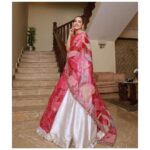Mansha Pasha Instagram - About last night 💫 Outfit @zuriador styled by @sananver Jewels @zaira.zevar HMU @nabila_salon PC @adil_khan28
