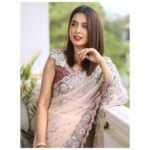 Mansha Pasha Instagram - Love this gorgeous saree! Tena u are amazing 😘 @tenadurrani @allurebymht @nabila_salon @adil_khan28