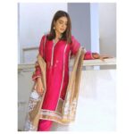 Mansha Pasha Instagram - All dressed up and ready for Jeeto Pakistan @nidaazweratelier @sananver @allurebymht @beenishparvez_official @adil_khan28