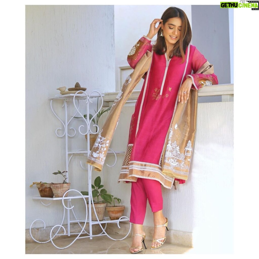 Mansha Pasha Instagram - All dressed up and ready for Jeeto Pakistan @nidaazweratelier @sananver @allurebymht @beenishparvez_official @adil_khan28