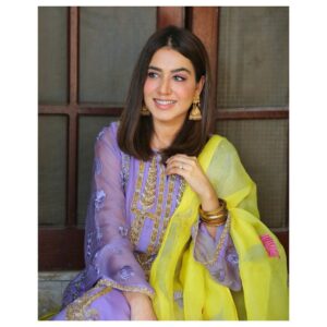 Mansha Pasha Instagram - Ramzan Mubarak everyone ✨

Outfit @souchaj 
PC @adil_khan28
