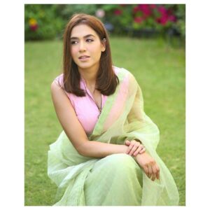 Mansha Pasha Instagram - Hot days call for a summer saree! 

Styled by @sanaparekh in @sanas.pk
HMU @beenishparvez_official
Shot by @adil_khan28