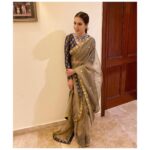 Mansha Pasha Instagram - Loving this beautiful saree by @sanas.pk styled by @sanaparekh with jewels @esfirjewels HMU @beenishparvez_official
