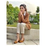 Mansha Pasha Instagram - Winter dress up with @ndurepakistan #ndurepakistan