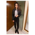 Mansha Pasha Instagram - Chelsea Boots ✔️ Leather jacket ✔️✔️ Hair that looks like u don’t give a damn✔️✔️✔️