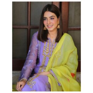 Mansha Pasha Instagram - Ramzan Mubarak everyone ✨

Outfit @souchaj 
PC @adil_khan28