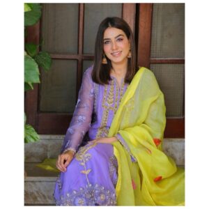 Mansha Pasha Instagram - Ramzan Mubarak everyone ✨

Outfit @souchaj 
PC @adil_khan28