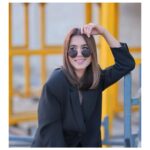 Mansha Pasha Instagram - Your life should be like your jacket...oversized. HMU @beenishparvez_official