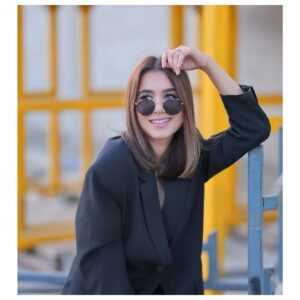 Mansha Pasha Instagram - Your life should be like your jacket...oversized. 

HMU @beenishparvez_official