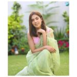 Mansha Pasha Instagram - Hot days call for a summer saree! Styled by @sanaparekh in @sanas.pk HMU @beenishparvez_official Shot by @adil_khan28