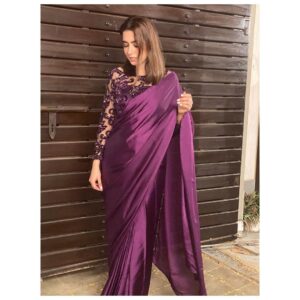 Mansha Pasha Instagram - This one was gifted to me by my Ama who will always be the ultimate saree queen in my eyes 💜

Earrings @mahrukh.akuly.jewelry