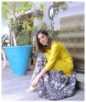 Mansha Pasha Instagram - Ele-waited 
@ayeshaccessories 
@adil_khan28 
@jessicapervez
