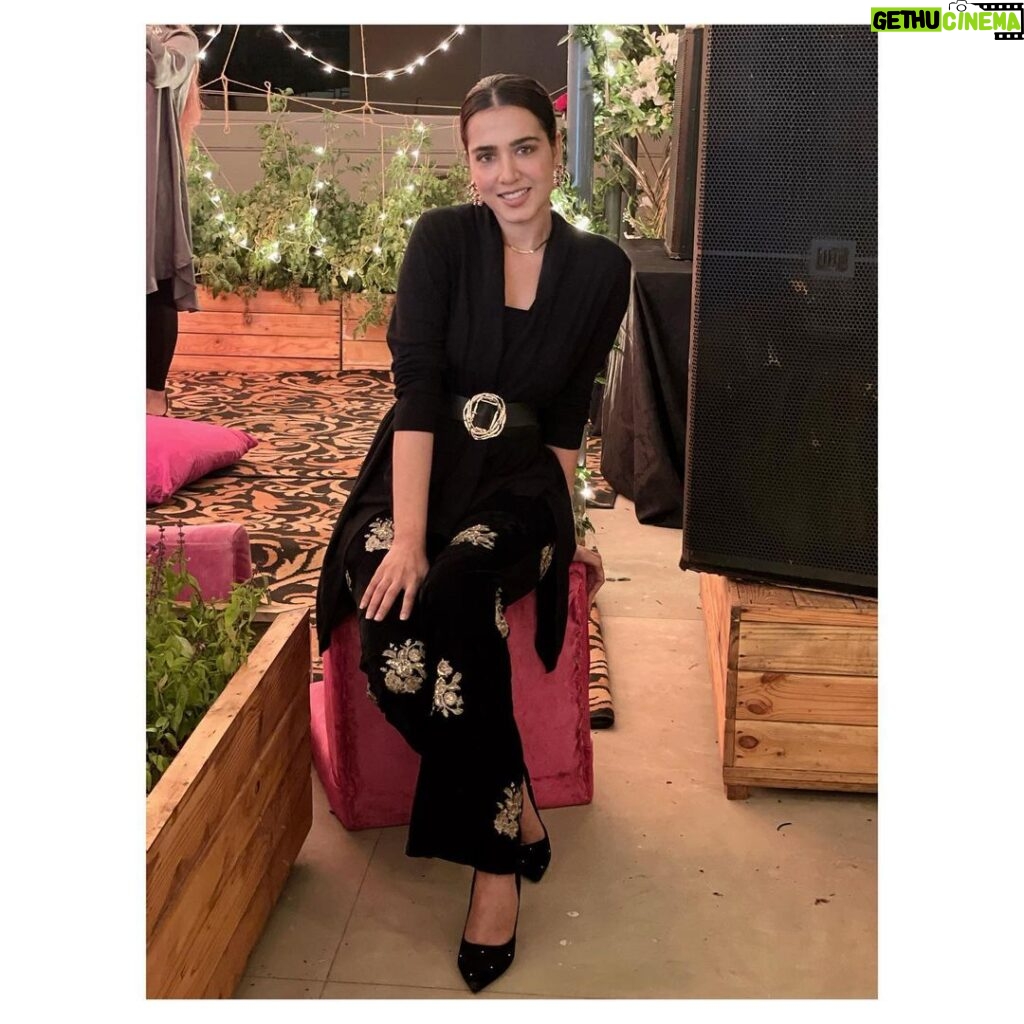 Mansha Pasha Instagram - Starlight 🌟 Earrings @azaijewels.official @arshc Shoes @speed.online @pedroshoes_official