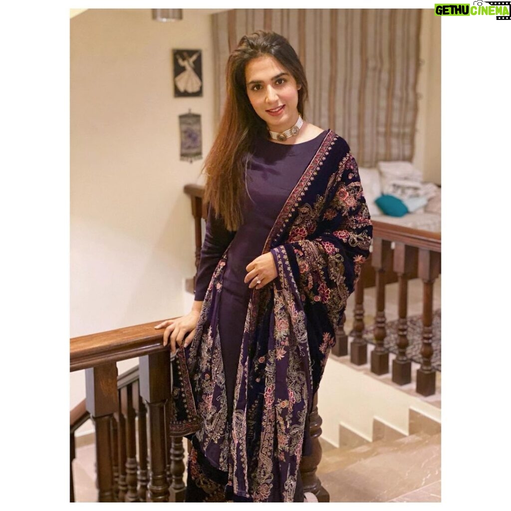 Mansha Pasha Instagram - I just love Winter wear Outfit @shenbysabeen with the shawl from my personal collection Choker @ayeshaccessories
