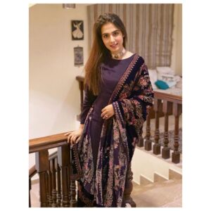 Mansha Pasha Instagram - I just love Winter wear 

Outfit @shenbysabeen with the shawl from my personal collection 

Choker @ayeshaccessories