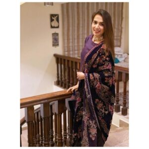Mansha Pasha Instagram - I just love Winter wear 

Outfit @shenbysabeen with the shawl from my personal collection 

Choker @ayeshaccessories