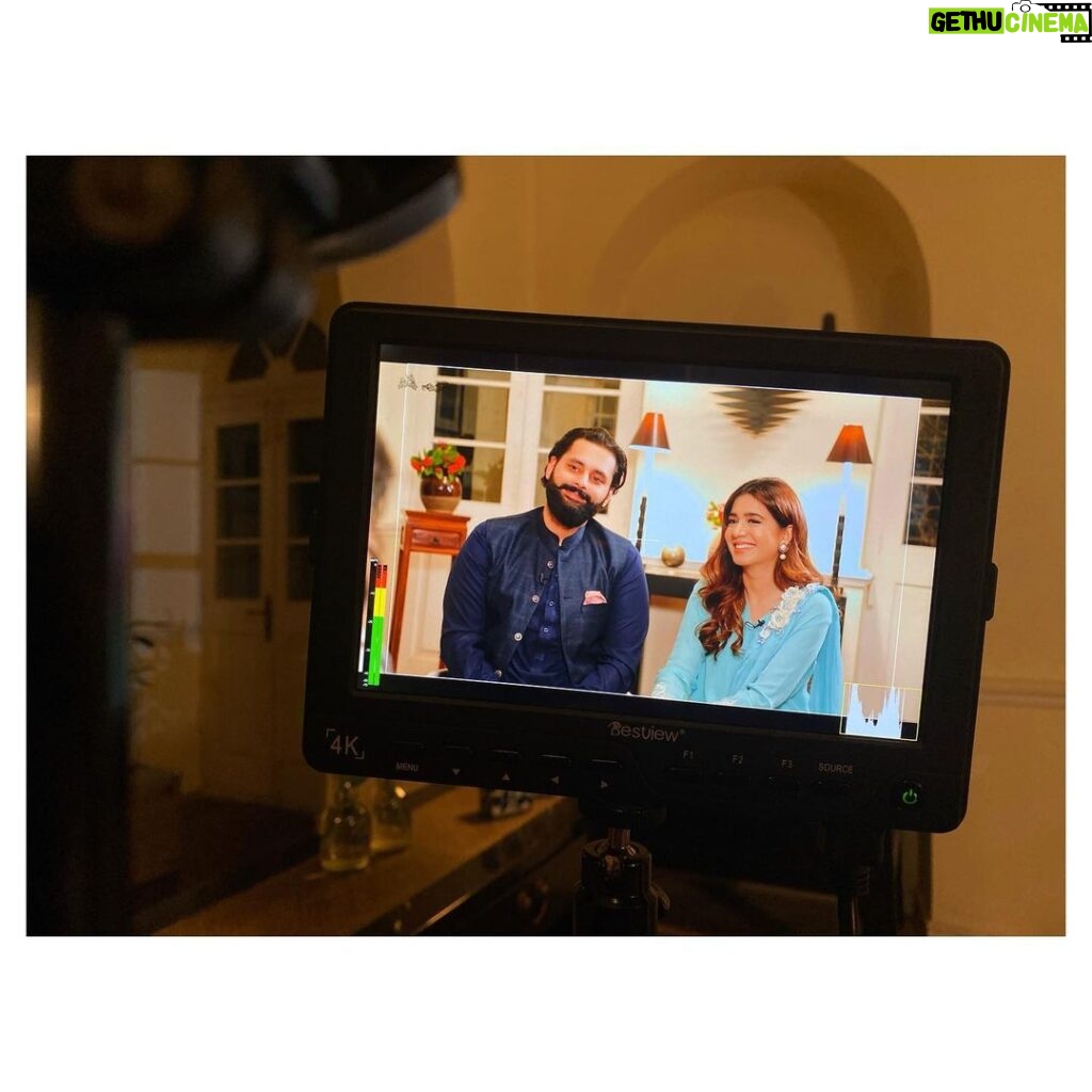 Mansha Pasha Instagram - Our first interview together releases today on Watch Na. Remember to watch “Hello Mira Sethi” tonight. I’m wearing @rozinamunibofficial x @ifrahhumayun with @iyanajewelrystudio and HMU @beenishparvez_official Photography @adil_khan28