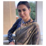 Mansha Pasha Instagram – Loving this beautiful saree by @sanas.pk styled by @sanaparekh with jewels @esfirjewels 
HMU @beenishparvez_official