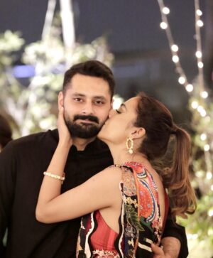 Mansha Pasha Instagram - Love all around ❤️