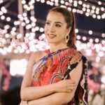 Mansha Pasha Instagram - Shine bright like a 💎 @elanofficial @elancouturepk @esfirjewels styled by @ebrahimjaliawala