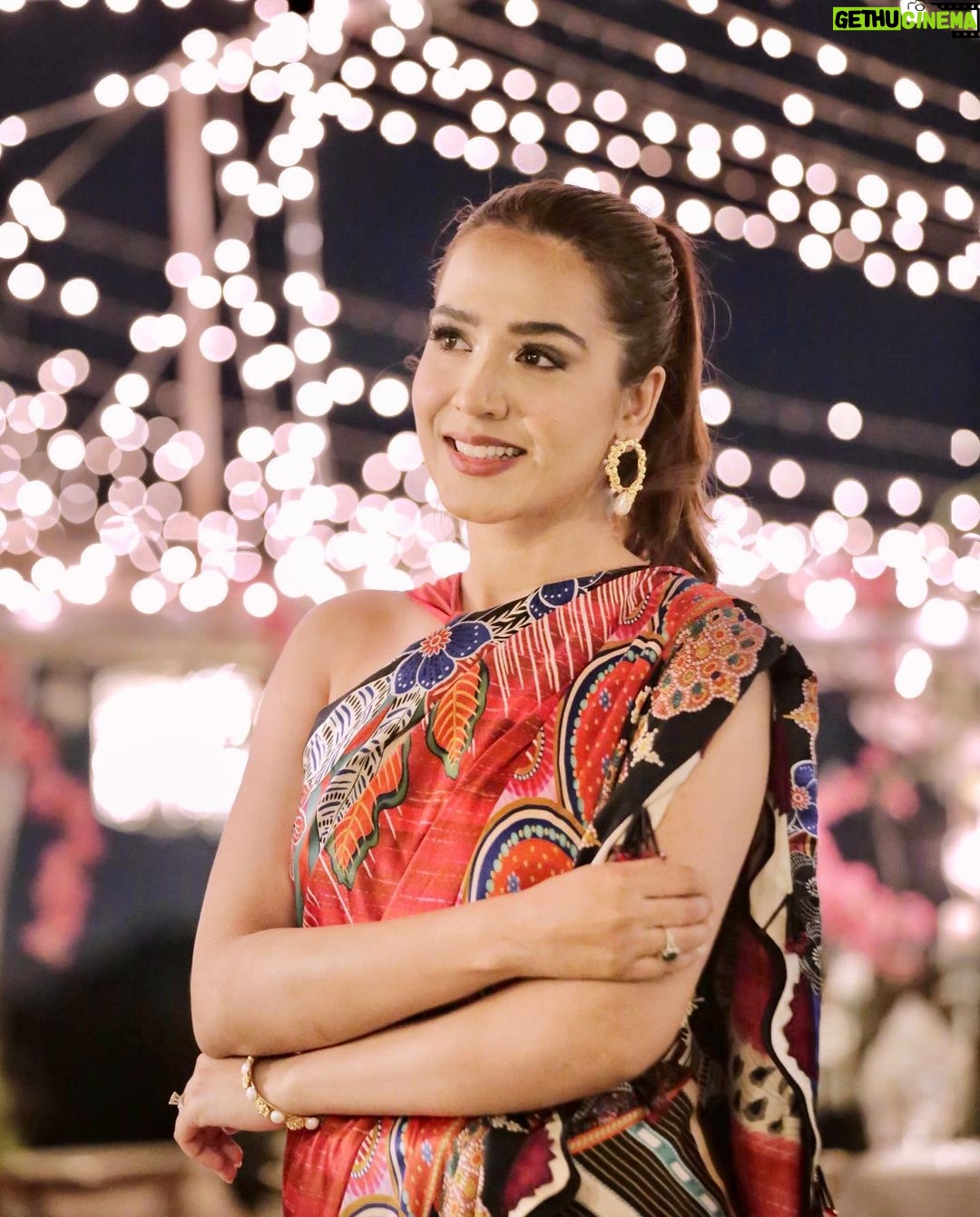 Mansha Pasha Instagram - Shine bright like a 💎 @elanofficial @elancouturepk @esfirjewels styled by @ebrahimjaliawala