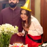 Mansha Pasha Instagram - It’s a silly one! 🎉 To the friends who joined in on video call and those present 🥰 And much love to @bakemagarpyarse for the lovely cake and dessert ❤️