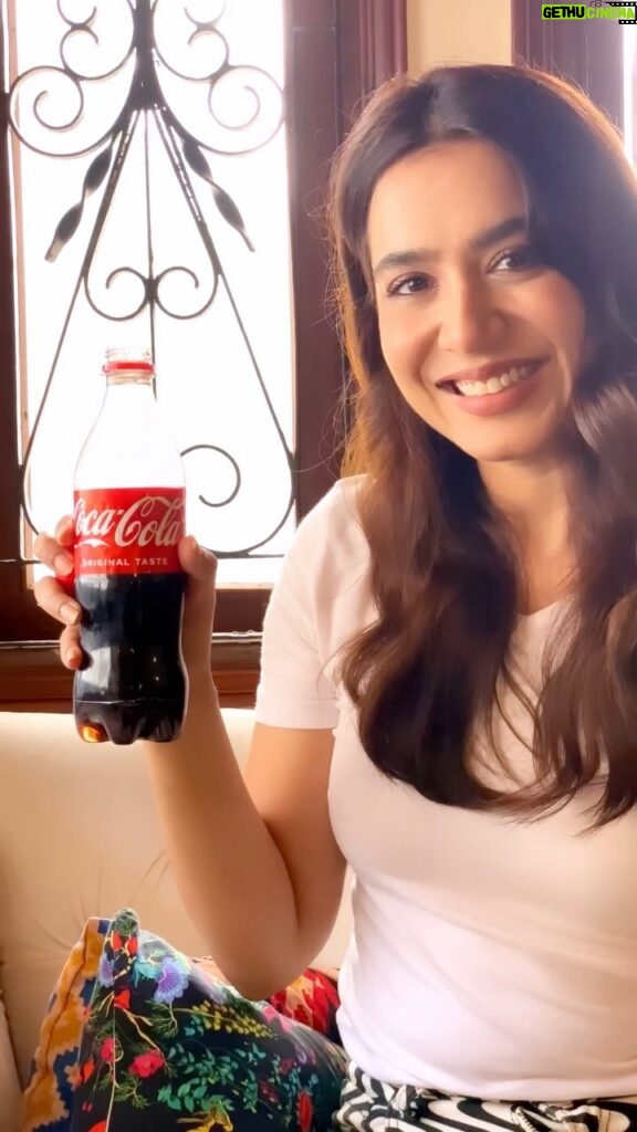 Mansha Pasha Instagram - You can now win BIG every week with Coca-Cola! Get your very own 1800cc car by following these easy steps. Dont miss out on your chance to #WinWithCoke 💫 @cocacolapk