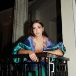 Mansha Pasha Instagram - 🧜‍♀️ Outfit : @kachmarreem Styled by : @sananver Hair/Makeup : @judithsarahmakeup @sarwattamoor_mua @karamakeupstudio Photos : @chloemaylor