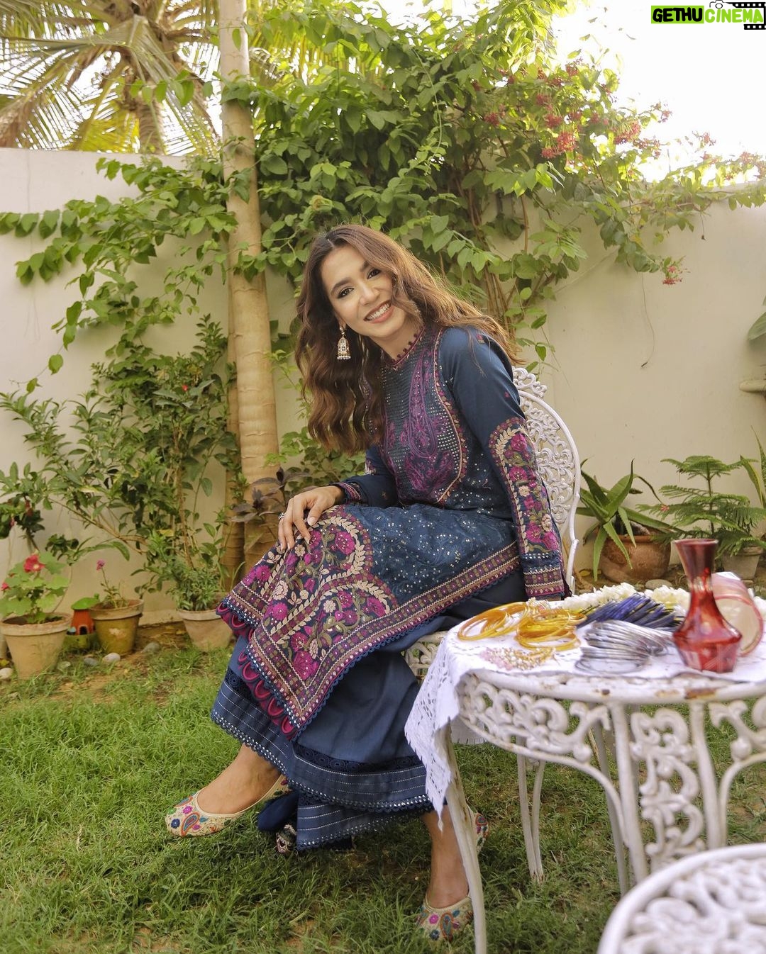 Mansha Pasha Instagram - Mera Pasandeeda Jora by Asim Jofa! @asimjofa @iamasimjofa #AsimJofa #IWearAsimJofa #MeraPasandeedaJora #EidEdit #EidDay #Eid #Celebration #embroideredcollection #EidWear #EidOutfit #EidSpecial #EidOutfitInspo #EidMubarak #outfitoftheday #eidulfitar Styled by @ebrahimjaliawala HMU @nabila_salon