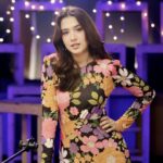 Mansha Pasha Instagram - I am a flower 🌸