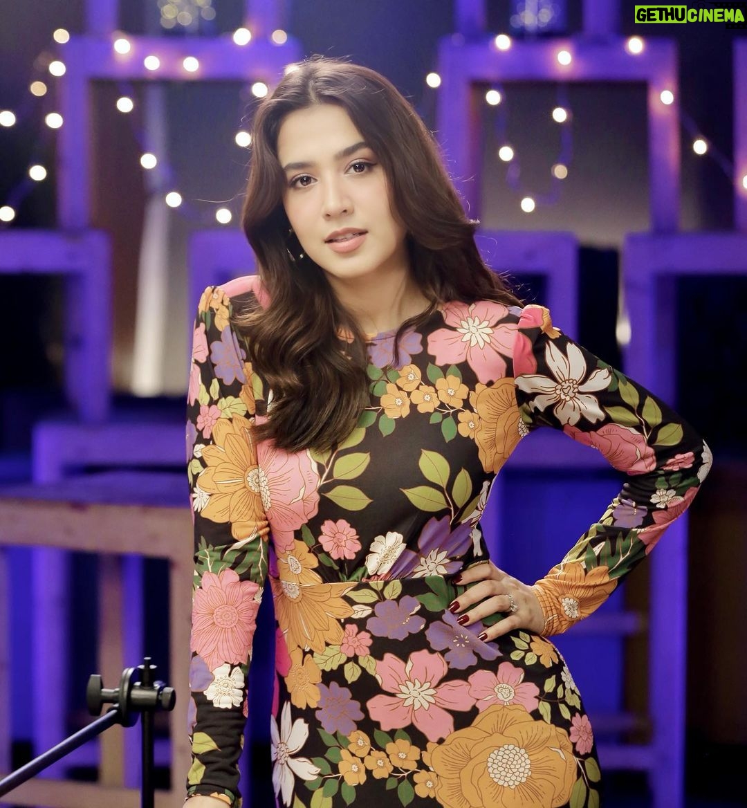 Mansha Pasha Instagram - I am a flower 🌸