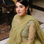 Mansha Pasha Instagram - Dil cheez kya hai aap meri jaan lejiyeeee 🎶 @omorose.couture @mehr.saad @nabila_salon