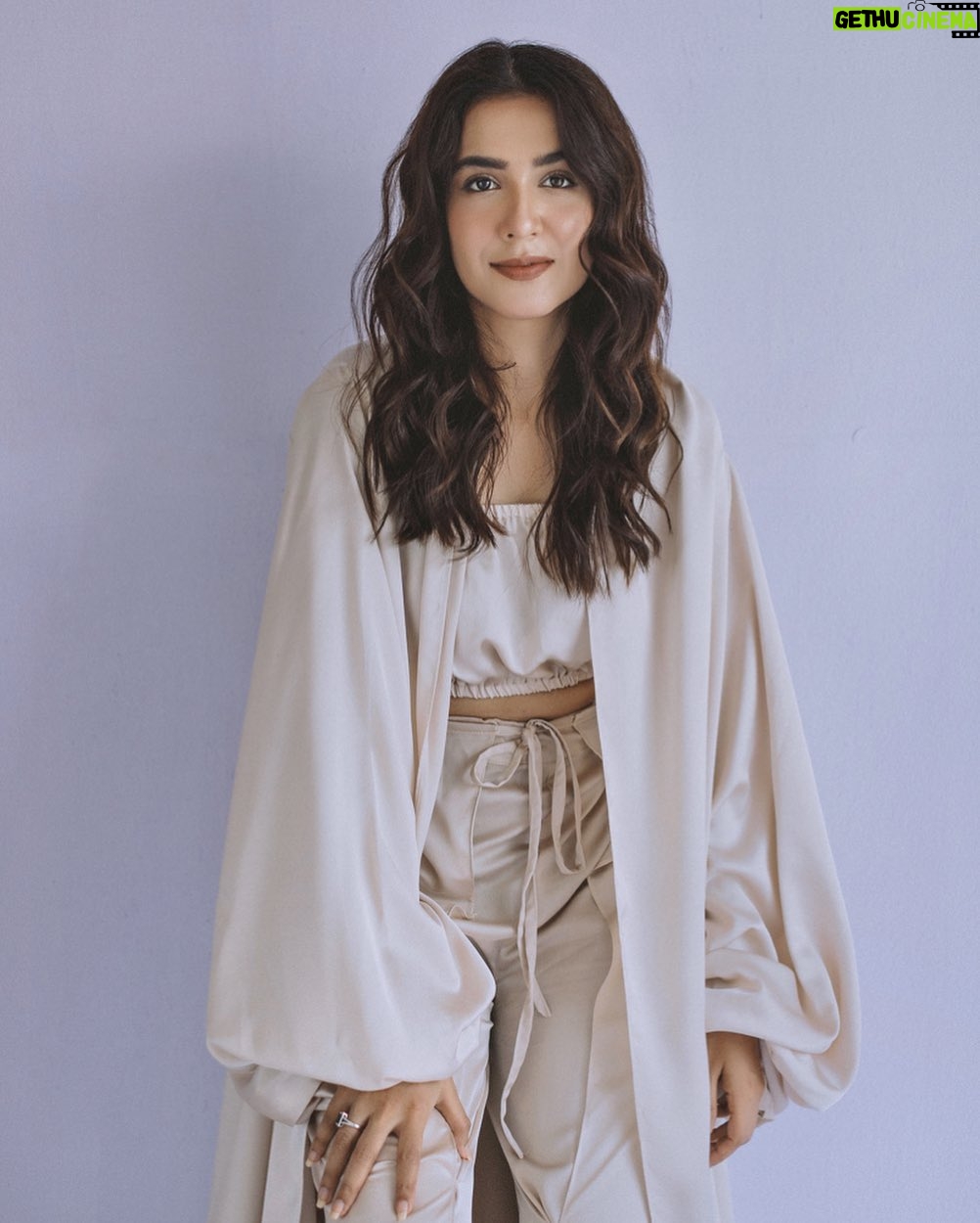 Mansha Pasha Instagram - Outfit : @aeishakhanofficial Styling : @sananver Hair and makeup : @beenishparvez_official Photography : @aliabbas.photography