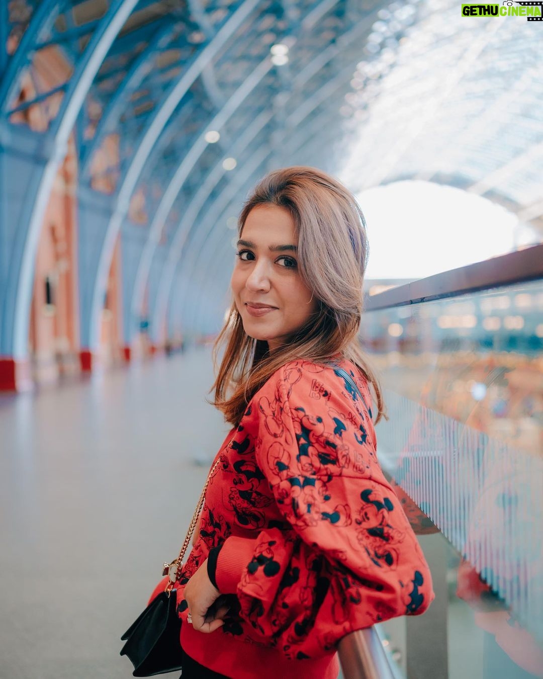 Mansha Pasha Instagram - π π¬π§ π @mavikhazam Kingβs Cross, London