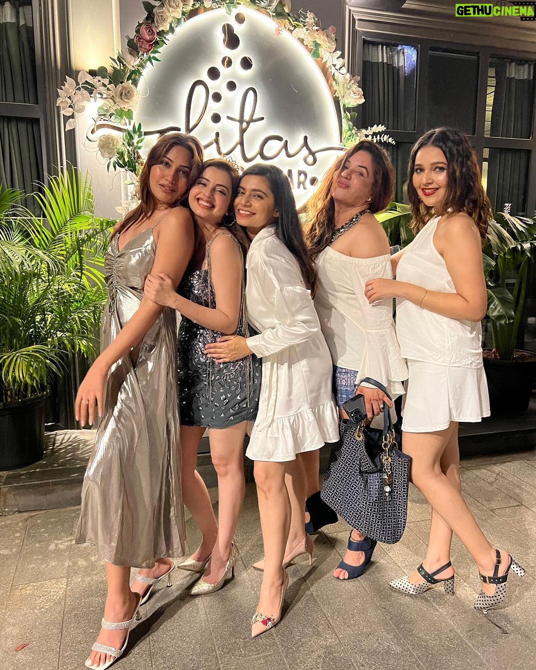 Mansi Srivastava - 155.2K Likes - Dump from the bachelorette day š