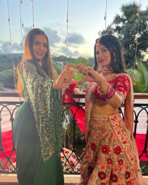 Mansi Srivastava Instagram - May the Daylight keep shining on u and the Coffee never gets cold unless u ordered an ICED one 😝☕️

Much love and more power to u on ur bday 🤞🤞🥂🥂 keep glowing girl 👧 
Shine on with the new name and new character ❤️❤️ #abhira ❤️❤️