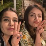 Mansi Srivastava Instagram - Happiest birthday Bro 💯❤️🎈💃💃💃💃 Jaa jeeley apni zindagi simran i mean shrenu 😅😍😍🥂 Hope this will bring a smile on ur face 😅 Loveeee uuuu pagletttt Le adrak waali chai peeley ☕️ u will feel better 🙌😜 Playing “ wild wild wild “ and grooving on the song while uploading this bday reel for u ❤️❤️❤️