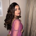 Mansi Srivastava Instagram - What an emotional roller coaster sangeet Night , we weren’t ready for this and such amazing performances by the whole family and friends . Rulaa diyaaa 🥹 Best ever for the best two @shrenuparikhofficial @akshaymhatre11 🧿💜 Cant wait to see u both married and how 💜💜💜