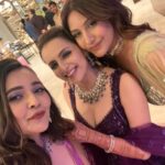 Mansi Srivastava Instagram - What an emotional roller coaster sangeet Night , we weren’t ready for this and such amazing performances by the whole family and friends . Rulaa diyaaa 🥹 Best ever for the best two @shrenuparikhofficial @akshaymhatre11 🧿💜 Cant wait to see u both married and how 💜💜💜