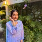 Mansi Srivastava Instagram - Bridesmaid pov: Jaldi se photo kheechwa leti hu fir bride bula legi 😅😂🥹